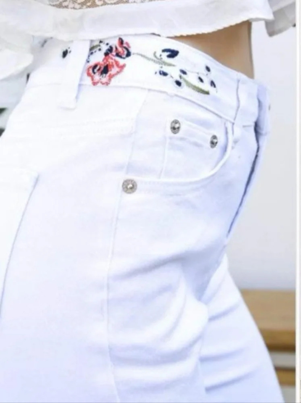 Anna-Kaci Floral Daisy Embroidered Mid Rise Bell Bottom Flare Jeans Sz XL (NWT) - Picture 2 of 14